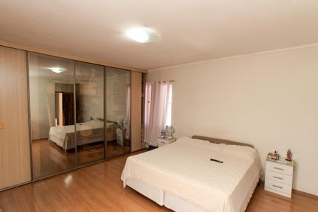 Casa à venda com 400m², 6 quartos e 4 vagasSuíte 2