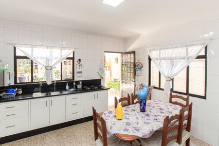 Casa à venda com 400m², 6 quartos e 4 vagasCozinha