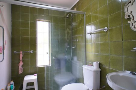 Casa à venda com 100m², 2 quartos e 2 vagasBanheiro da Suíte