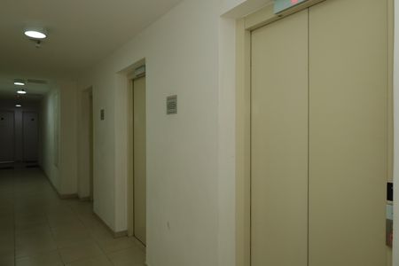 Apartamento para alugar com 56m², 2 quartos e 1 vagaÁrea comum - Saguão do andar