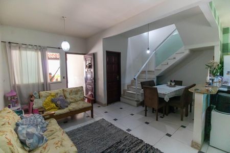 Casa à venda com 180m², 3 quartos e 3 vagasSalae e Cozinha 