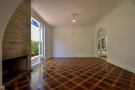 Casa para alugar com 3 quartos, 250m² em Jardim Europa, São Paulo