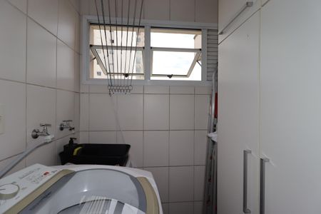 Apartamento à venda com 64m², 3 quartos e 1 vagaÁrea de Serviço