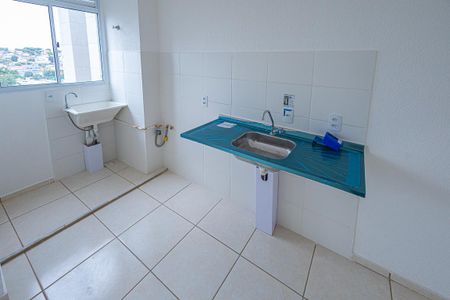 cozinha de apartamento para alugar com 2 quartos, 50m² em Mantiqueira, Belo Horizonte