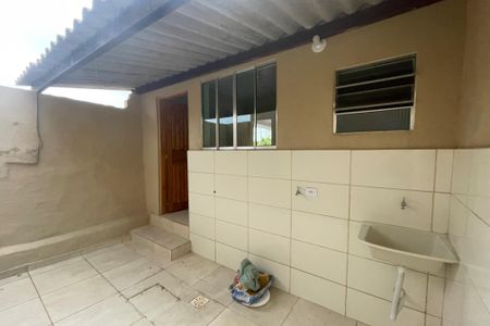 Casa para alugar com 60m², 1 quarto e sem vagaAtrás da casa