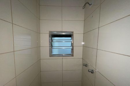 Banheiro de casa para alugar com 1 quarto, 60m² em Parque Peruche, São Paulo