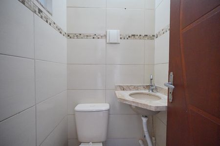 Banheiro de casa para alugar com 2 quartos, 88m² em São João do Rio Vermelho, Florianópolis