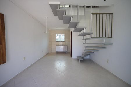 Sala de casa para alugar com 2 quartos, 88m² em São João do Rio Vermelho, Florianópolis