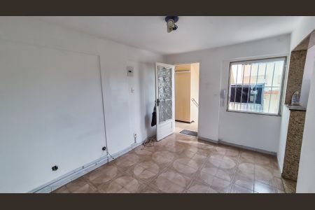 Sala de casa de condomínio à venda com 2 quartos, 43m² em Irajá, Rio de Janeiro