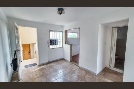 Sala de casa de condomínio à venda com 2 quartos, 43m² em Irajá, Rio de Janeiro