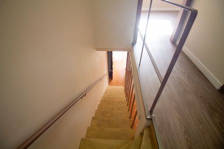 Casa para alugar com 116m², 2 quartos e 2 vagasEscada