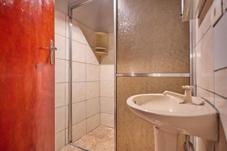 Banheiro de casa para alugar com 2 quartos, 44m² em Parque da Fonte, São José dos Pinhais