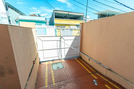 Casa à venda com 170m², 3 quartos e 4 vagasVaranda da frente - Portão da garagem