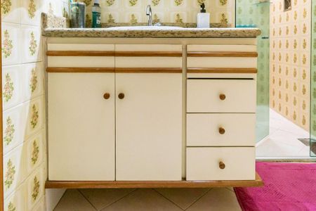 Casa à venda com 170m², 3 quartos e 4 vagasBanheiro