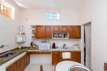 Casa à venda com 170m², 3 quartos e 4 vagasCozinha - Armários