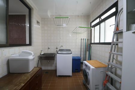 Apartamento para alugar com 141m², 3 quartos e 2 vagas Apartamento para alugar com 141m², 3 quartos e 2 vagasÁrea de Serviço