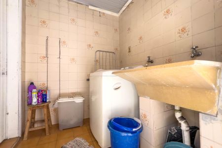 Casa à venda com 130m², 2 quartos e 1 vagaQuintal e área de serviço 