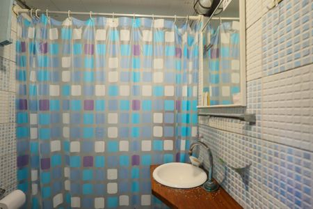 Casa à venda com 200m², 2 quartos e 1 vagaBanheiro Social