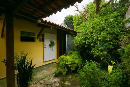 Casa à venda com 200m², 2 quartos e 1 vagaQuintal 