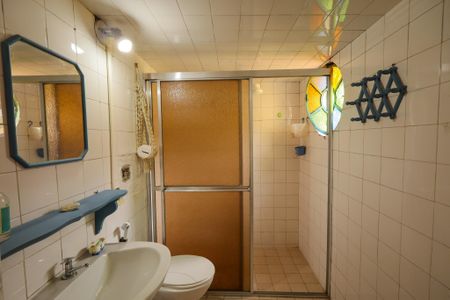 Casa à venda com 200m², 2 quartos e 1 vagaBanheiro da Suíte