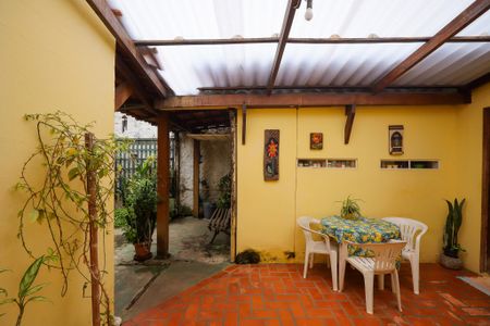 Casa à venda com 200m², 2 quartos e 1 vagaQuintal 
