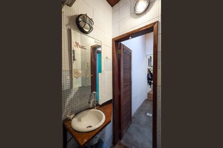 Casa à venda com 200m², 2 quartos e 1 vagaBanheiro Social