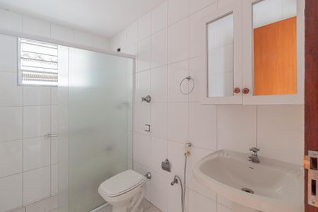 Banheiro de casa para alugar com 1 quarto, 55m² em Vila Ré, São Paulo