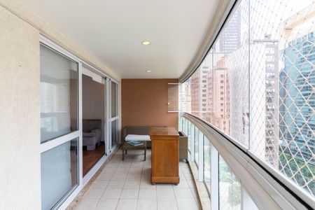 Apartamento para alugar com 129m², 3 quartos e 3 vagasVaranda