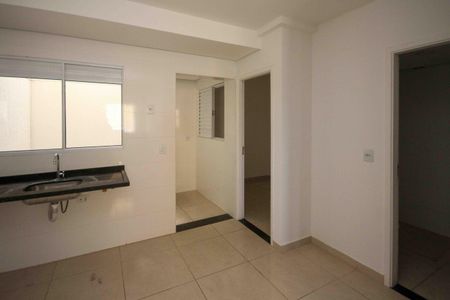 Cozinha de apartamento para alugar com 2 quartos, 35m² em Cidade Mãe do Céu, São Paulo