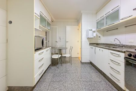 Apartamento para alugar com 125m², 3 quartos e 2 vagas Apartamento para alugar com 125m², 3 quartos e 2 vagasCozinha