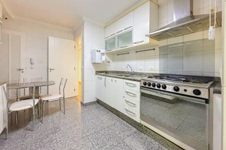 Apartamento para alugar com 125m², 3 quartos e 2 vagas Apartamento para alugar com 125m², 3 quartos e 2 vagasCozinha