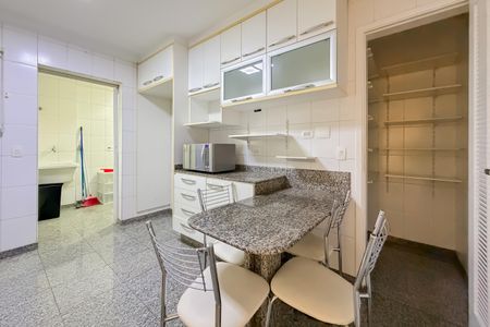 Apartamento para alugar com 125m², 3 quartos e 2 vagas Apartamento para alugar com 125m², 3 quartos e 2 vagasCozinha