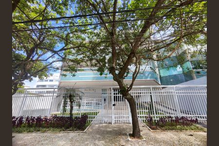 Apartamento à venda com 180m², 3 quartos e 4 vagas Apartamento à venda com 180m², 3 quartos e 4 vagasFachada