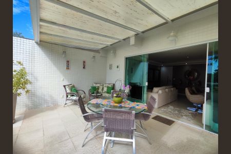 Apartamento à venda com 180m², 3 quartos e 4 vagas Apartamento à venda com 180m², 3 quartos e 4 vagasVaranda