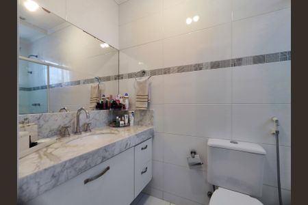 Apartamento à venda com 180m², 3 quartos e 4 vagas Apartamento à venda com 180m², 3 quartos e 4 vagasBanheiro da Suíte 2