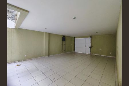 Apartamento à venda com 180m², 3 quartos e 4 vagas Apartamento à venda com 180m², 3 quartos e 4 vagasÁrea Comum Garagem
