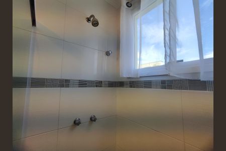 Apartamento à venda com 180m², 3 quartos e 4 vagas Apartamento à venda com 180m², 3 quartos e 4 vagasBanheiro da Suíte 2