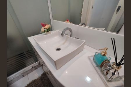 Apartamento à venda com 180m², 3 quartos e 4 vagas Apartamento à venda com 180m², 3 quartos e 4 vagasBanheiro Social