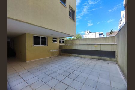 Apartamento à venda com 180m², 3 quartos e 4 vagas Apartamento à venda com 180m², 3 quartos e 4 vagasÁrea Comum Garagem