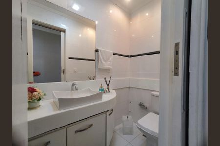 Apartamento à venda com 180m², 3 quartos e 4 vagas Apartamento à venda com 180m², 3 quartos e 4 vagasBanheiro Social