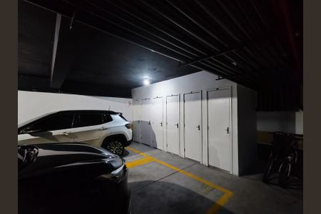 Apartamento à venda com 180m², 3 quartos e 4 vagas Apartamento à venda com 180m², 3 quartos e 4 vagasÁrea Comum Box