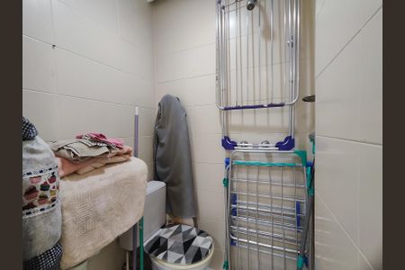 Apartamento à venda com 180m², 3 quartos e 4 vagas Apartamento à venda com 180m², 3 quartos e 4 vagasBanheiro de Serviço