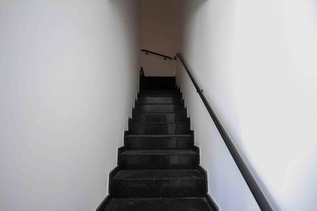 Casa para alugar com 127m², 4 quartos e 2 vagas Casa para alugar com 127m², 4 quartos e 2 vagasEscada