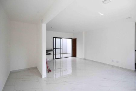 Casa para alugar com 127m², 4 quartos e 2 vagas Casa para alugar com 127m², 4 quartos e 2 vagasSala e Cozinha