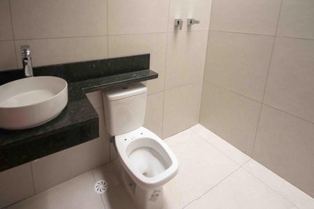 Casa para alugar com 127m², 4 quartos e 2 vagas Casa para alugar com 127m², 4 quartos e 2 vagasBanheiro da Suíte 2