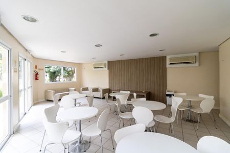 Apartamento para alugar com 50m², 2 quartos e 1 vagaÁrea comum - Salão de festas