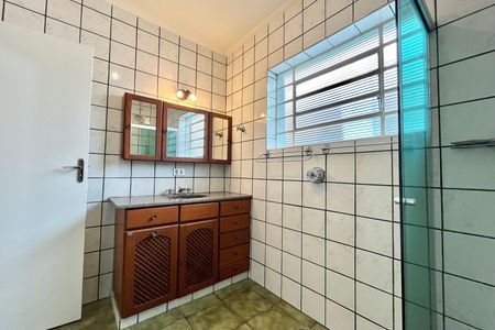 Casa para alugar com 130m², 3 quartos e 2 vagas Casa para alugar com 130m², 3 quartos e 2 vagasBanheiro Corredor