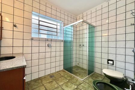Casa para alugar com 130m², 3 quartos e 2 vagas Casa para alugar com 130m², 3 quartos e 2 vagasBanheiro Corredor