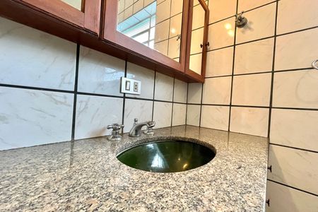 Casa para alugar com 130m², 3 quartos e 2 vagas Casa para alugar com 130m², 3 quartos e 2 vagasBanheiro Corredor