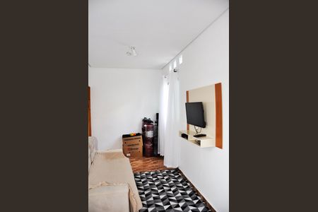 Detalhe - Sala de casa para alugar com 2 quartos, 42m² em Vila Picinin, São Paulo